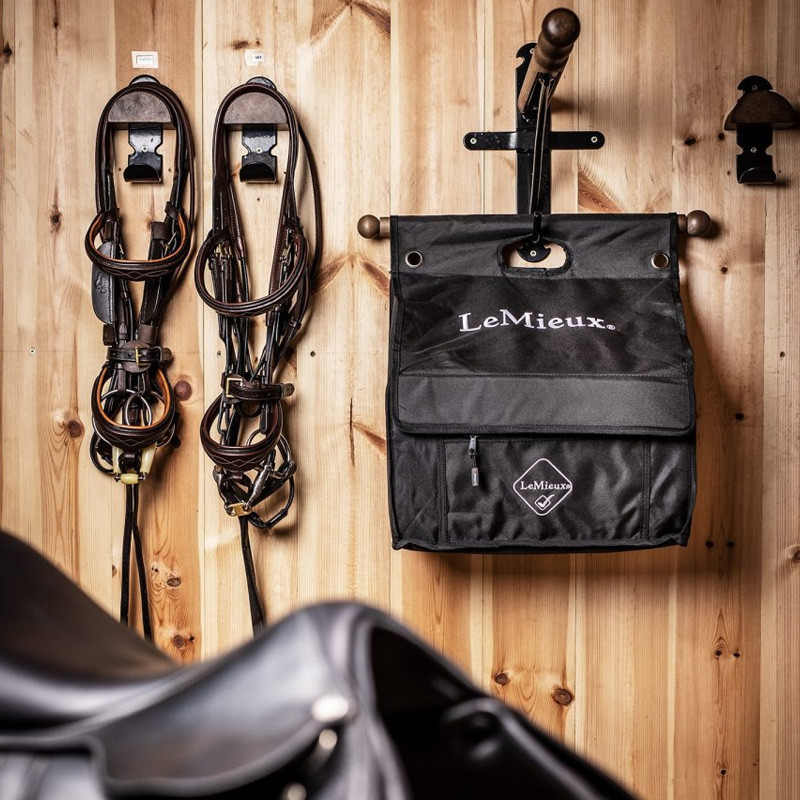 Sac de pansage à suspendre Grooming Bag LeMieux noir sellerie