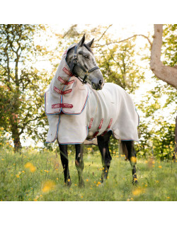 Couverture anti-mouches Rambo Protector Horseware portée 1